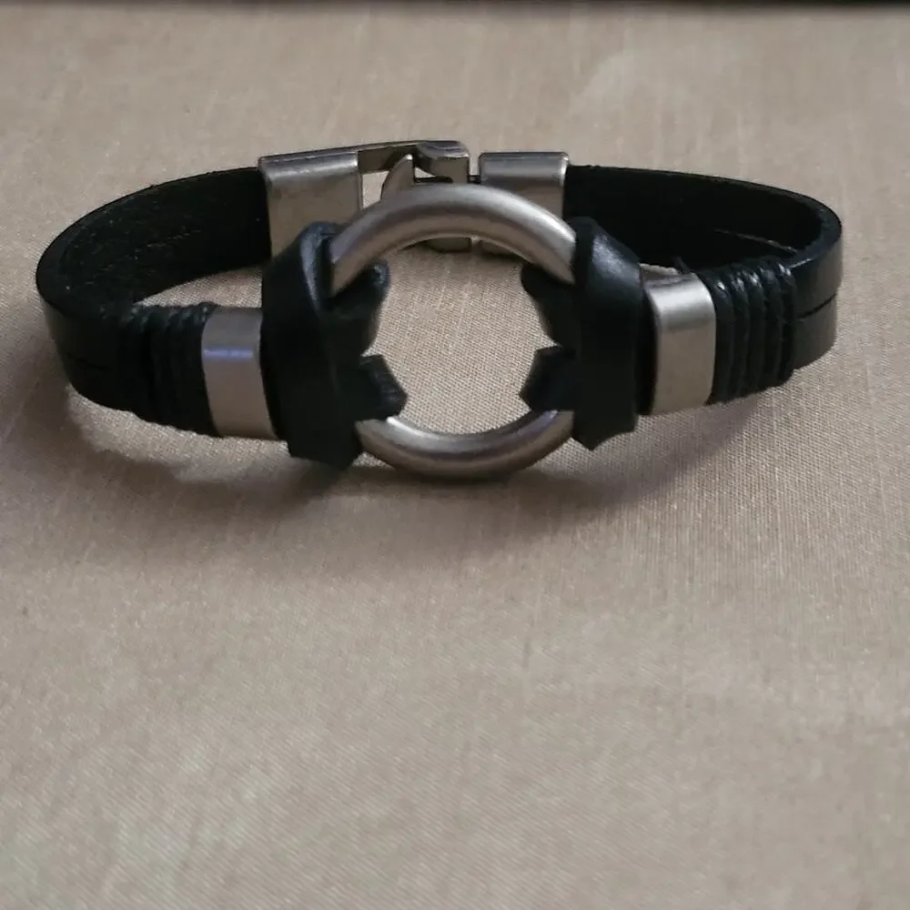 Black synthetic leather O-ring bracelet